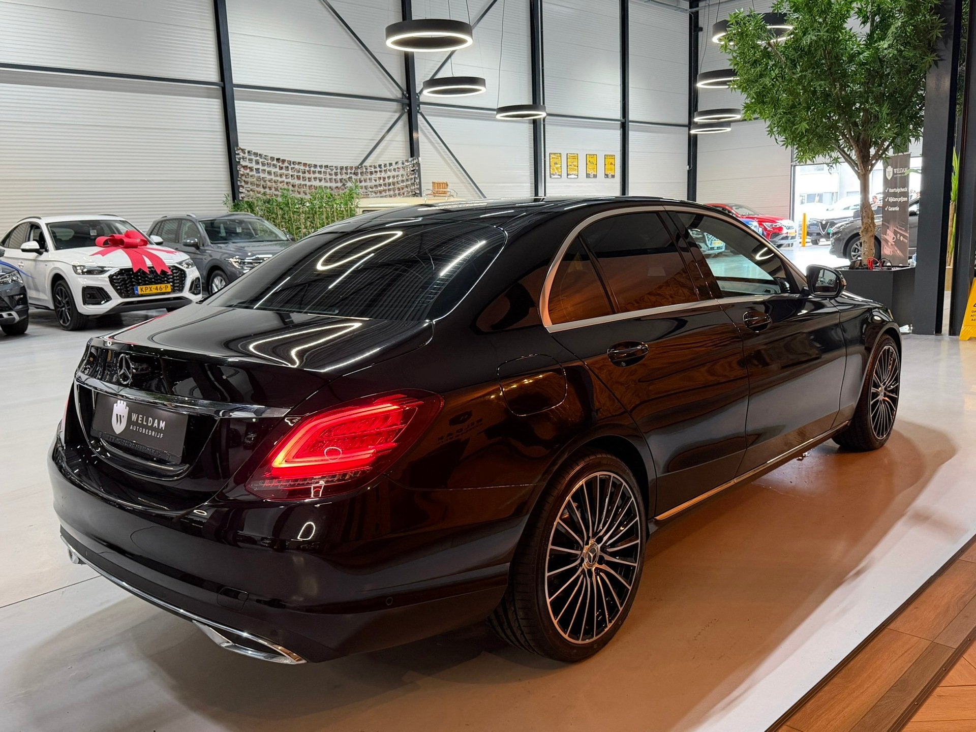 Mercedes-Benz C-klasse 180 Business Solution|AMG|Camera|Lane, Auto's, Mercedes-Benz, Automaat, Gebruikt, Met garantie (alle), Leder en Stof