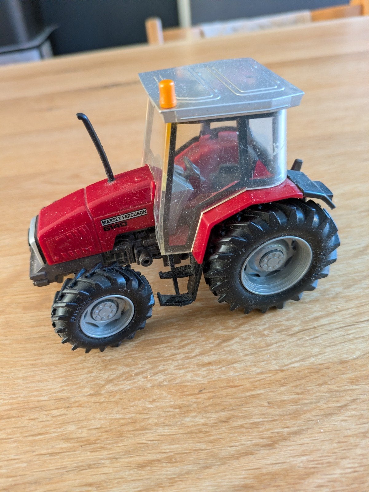 Britains Massey Ferguson 6140 Tractor Speelgoed, Kinderen en Baby's, Speelgoed | Speelgoedvoertuigen, Ophalen of Verzenden, Gebruikt