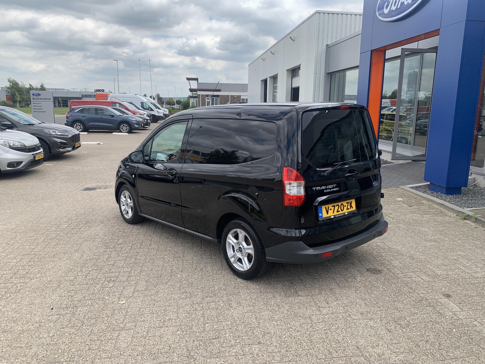 Ford Transit Courier 1.0 Limited 100pk | Stoelverwarming | S, Voorwielaandrijving, Gebruikt, Origineel Nederlands, Bedrijf
