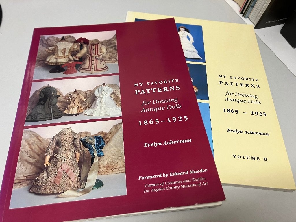My favorite patterns for dressing Antique dolls 2 delen, Gold Horse Publishing, Gebruikt, Niet gespecificeerd op product, Ophalen of Verzenden