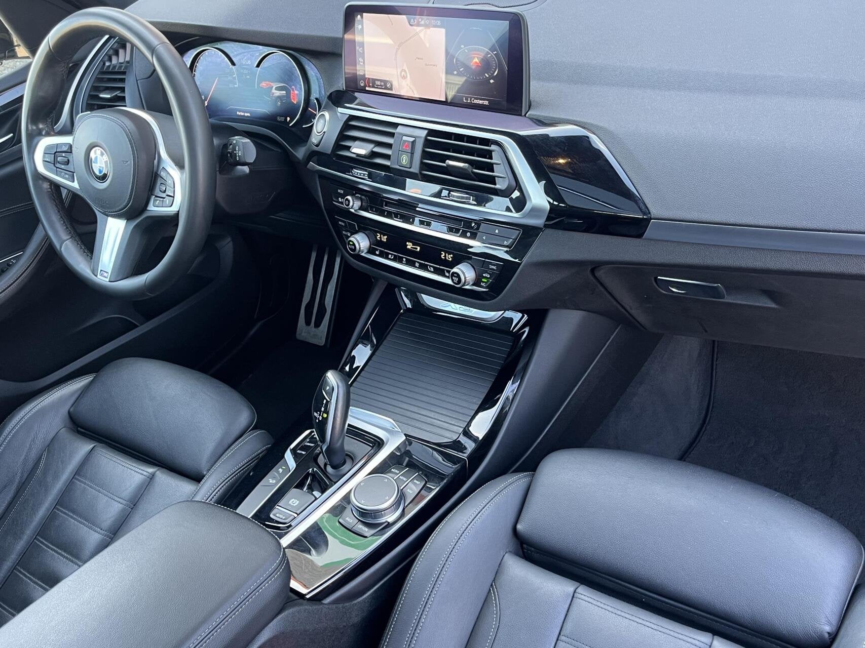 BMW X3 xDrive20i M-SPORT PANO+20INCH+KEYLESS+TREKH+CARPLAY, 1998 cc, Gebruikt, 4 cilinders, 2000 kg