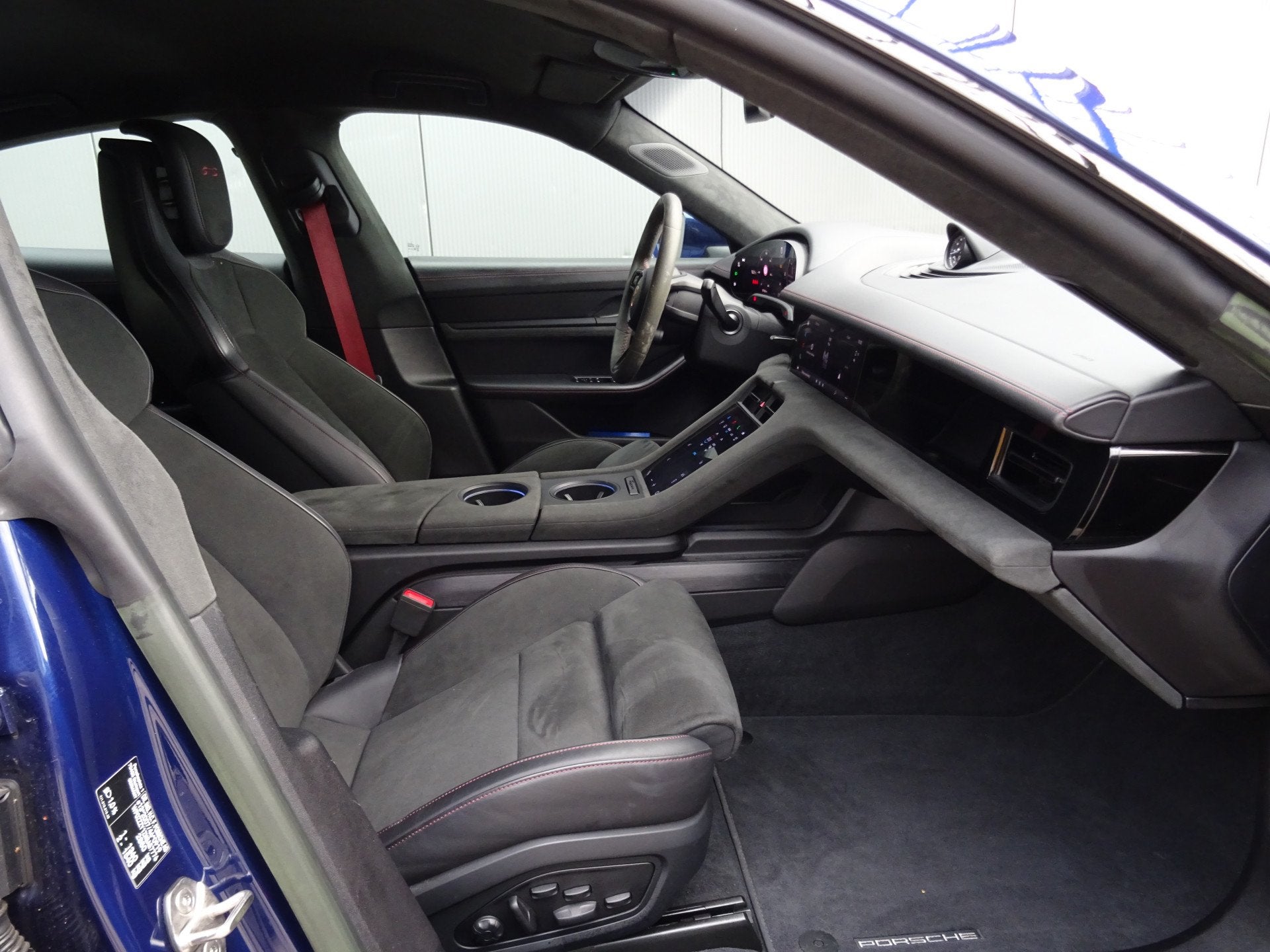 Porsche Taycan GTS 93 kWh * 4S * 517 PK * APPROVED tot 2028, Auto's, Automaat, Zwart, 110 €/maand, Alcantara