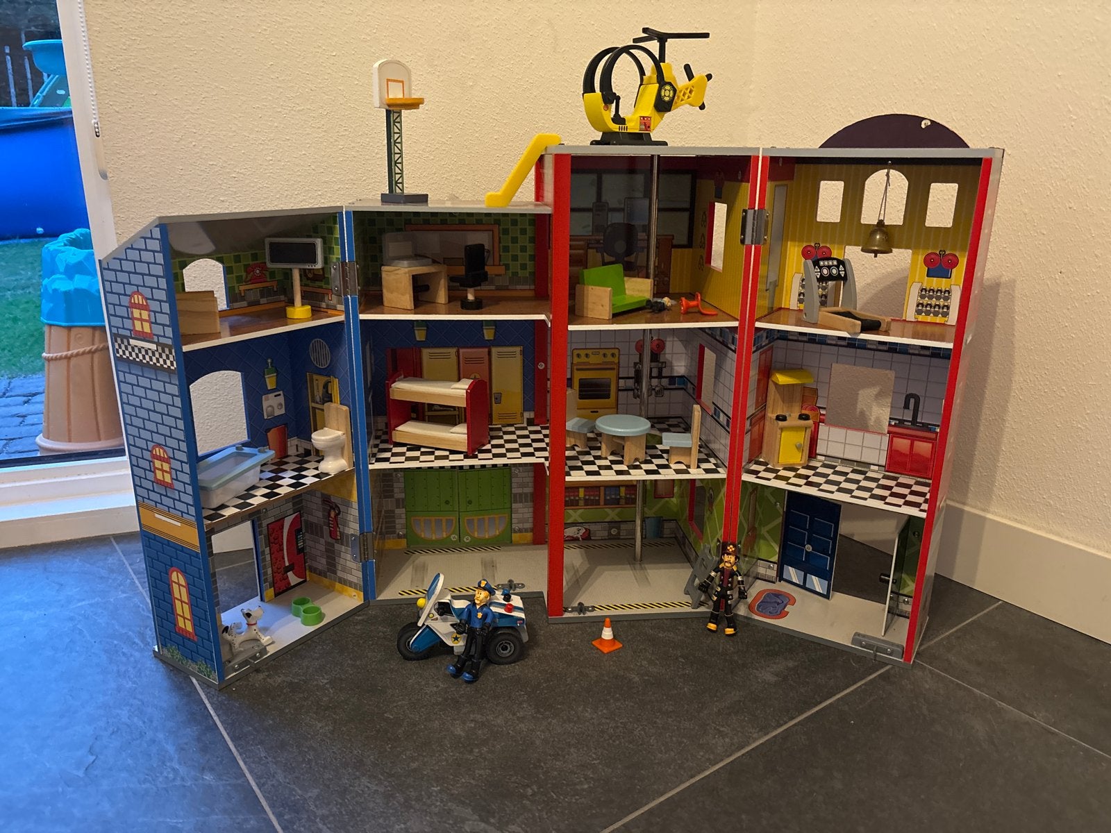 Kidkraft brandweerkazerne met veel accessoires, Ophalen, Gebruikt, Poppenhuis