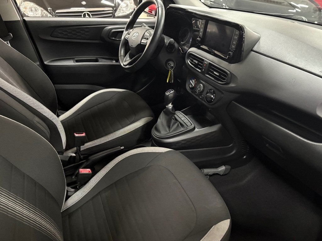 Hyundai I10 1.0 Navigatie Apple Android Camera Airco USB, Voorwielaandrijving, Gebruikt, 899 kg, Met garantie (alle)