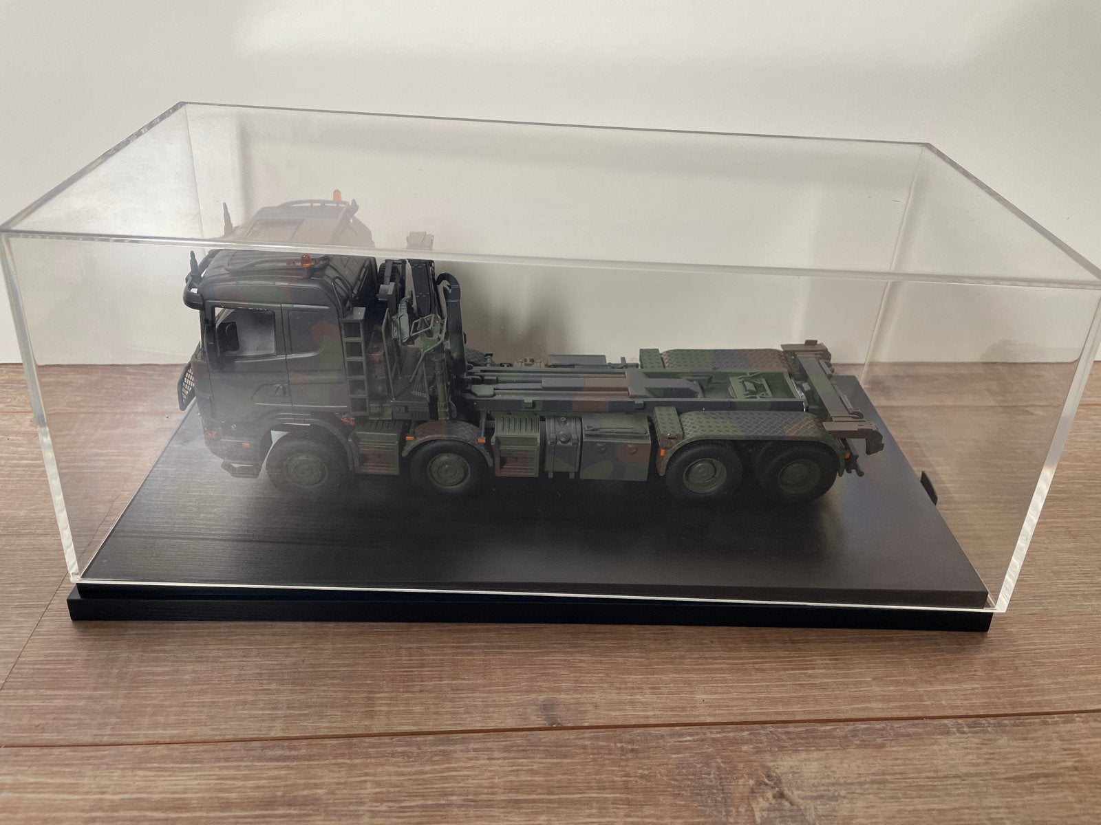 Militair voertuig schaalmodel 1:35 - Scania legertruck, Overige merken, 1:32 tot 1:50, Ophalen of Verzenden, Zo goed als nieuw