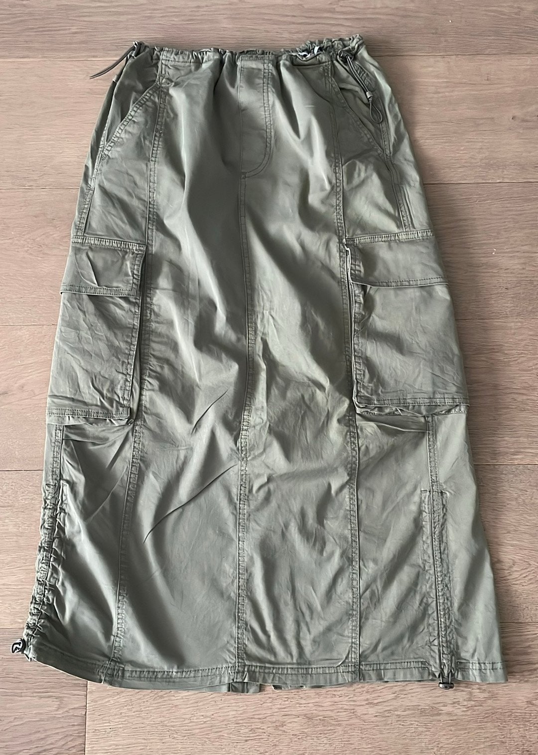 Rok legergroen parachute skirt met cargo zakken maat S, Ophalen of Verzenden, Zo goed als nieuw, Maat 36 (S), Onder de knie