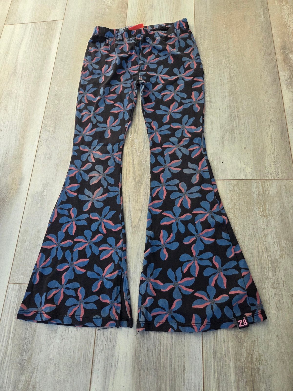 Z8 flared legging met bloemenprint maat 134, Broek, Gebruikt, Meisje, Z8