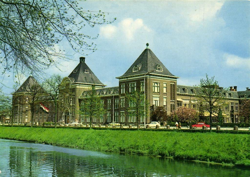 Breda, Sint Ignatius Ziekenhuis - auto volk - 1979 gelopen, Verzamelen, Ansichtkaarten | Nederland, Ophalen of Verzenden, Voor 1920