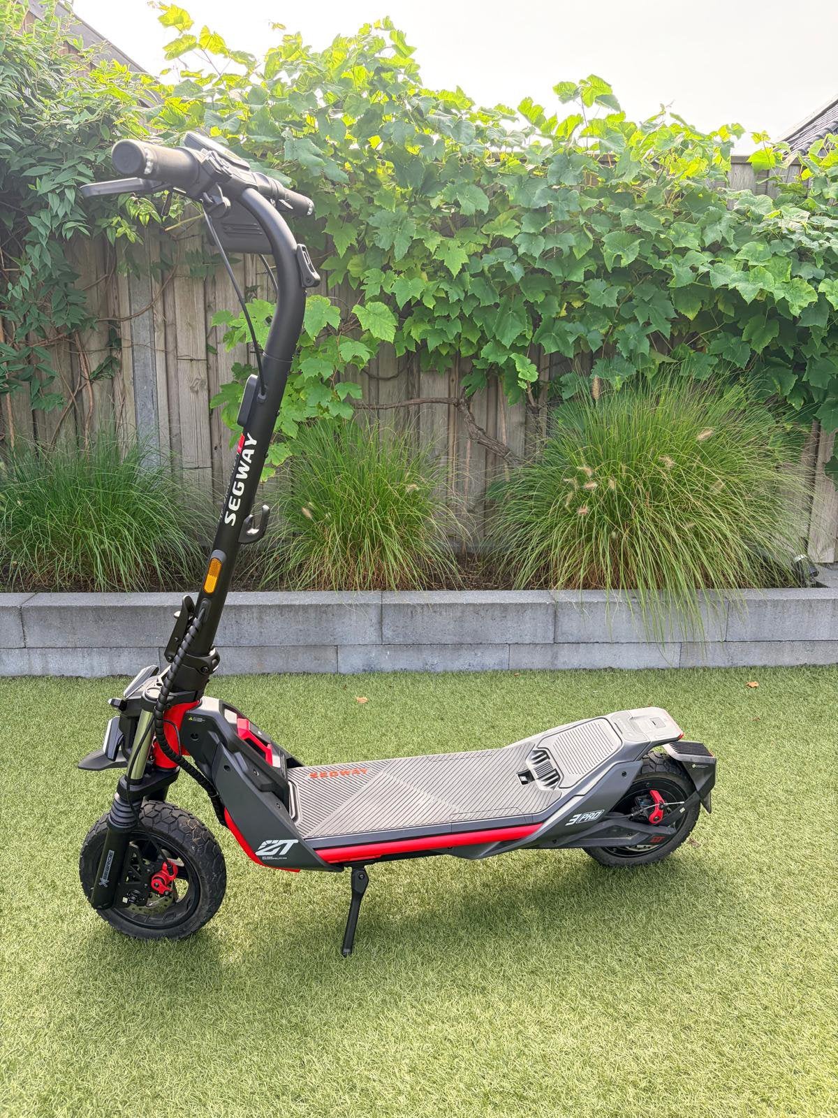 Bijna nieuwe Ninebot zt3 pro e step, Fietsen en Brommers, Ophalen, Zo goed als nieuw, Elektrische step (E-scooter)