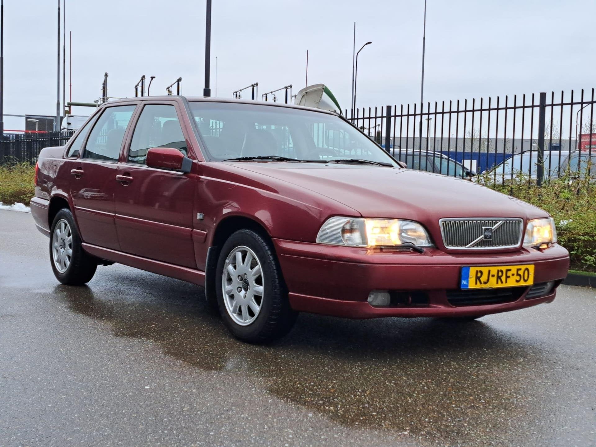 Volvo S70 2.5 Sports-Line Export/Handel, Auto's, Volvo, Gebruikt, Beige, Leder en Stof, Origineel Nederlands