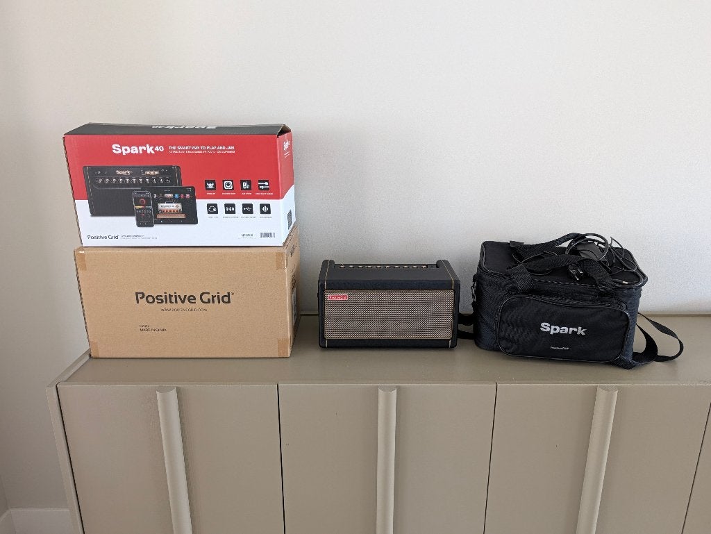Zo goed als nieuwe Positive Grid Spark 40 + Originele tas, Ophalen of Verzenden, Zo goed als nieuw, Gitaar, Minder dan 50 watt