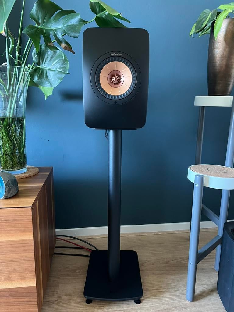 KEF LS50 Wireless 2 + KEF Performance S2 stands, Zo goed als nieuw, 120 watt of meer, Front, Rear of Stereo speakers, Ophalen