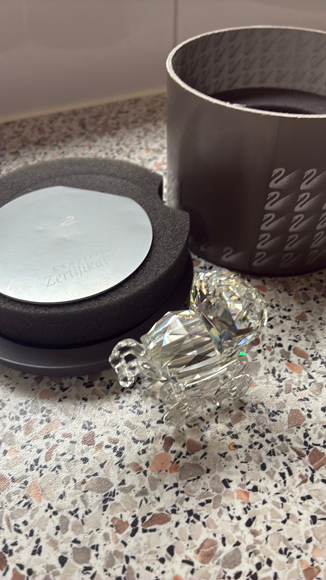 Swarovski beeld kinderwagen, Ophalen of Verzenden, Zo goed als nieuw, Figuurtje
