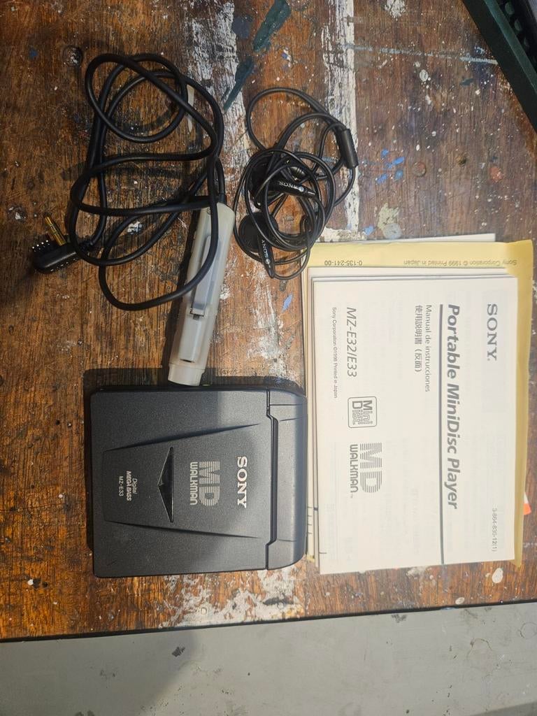 Sony MZ-E33 Portable MiniDisc Speler met accessoires, Ophalen of Verzenden