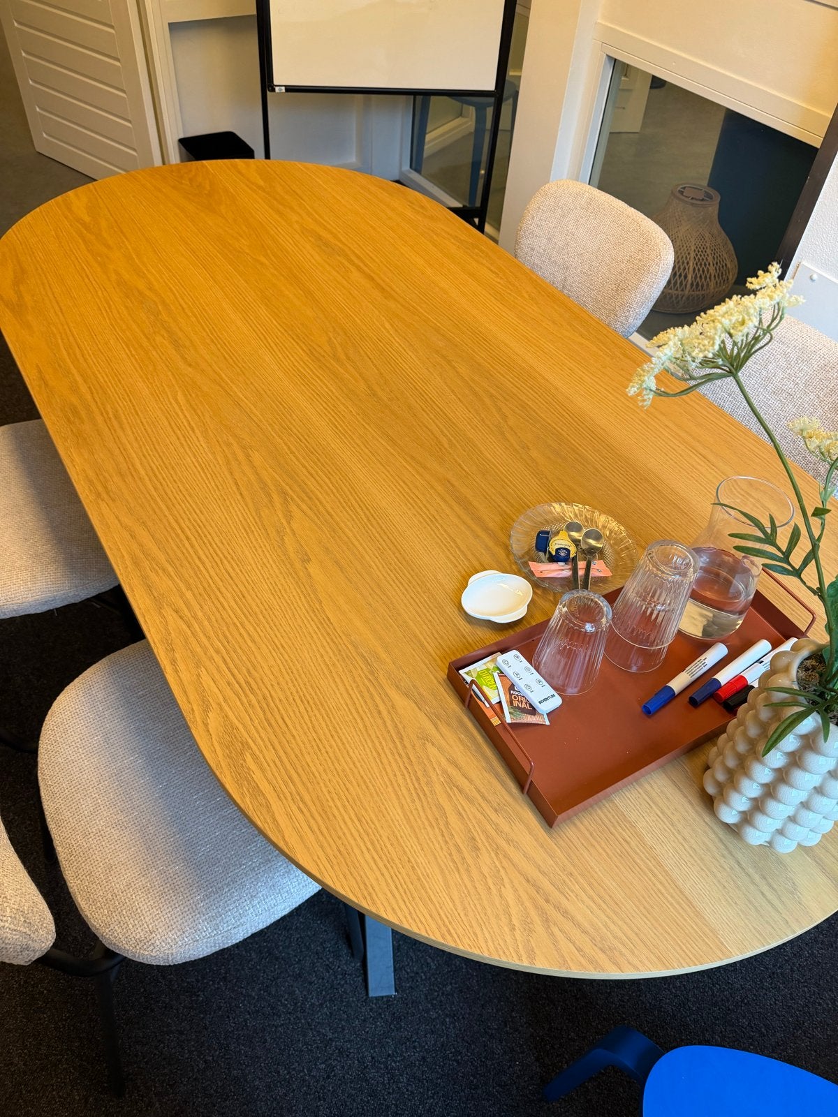 Ovale eettafel met houten blad en metalen onderstel, Ophalen, Gebruikt, 100 tot 150 cm, 150 tot 200 cm