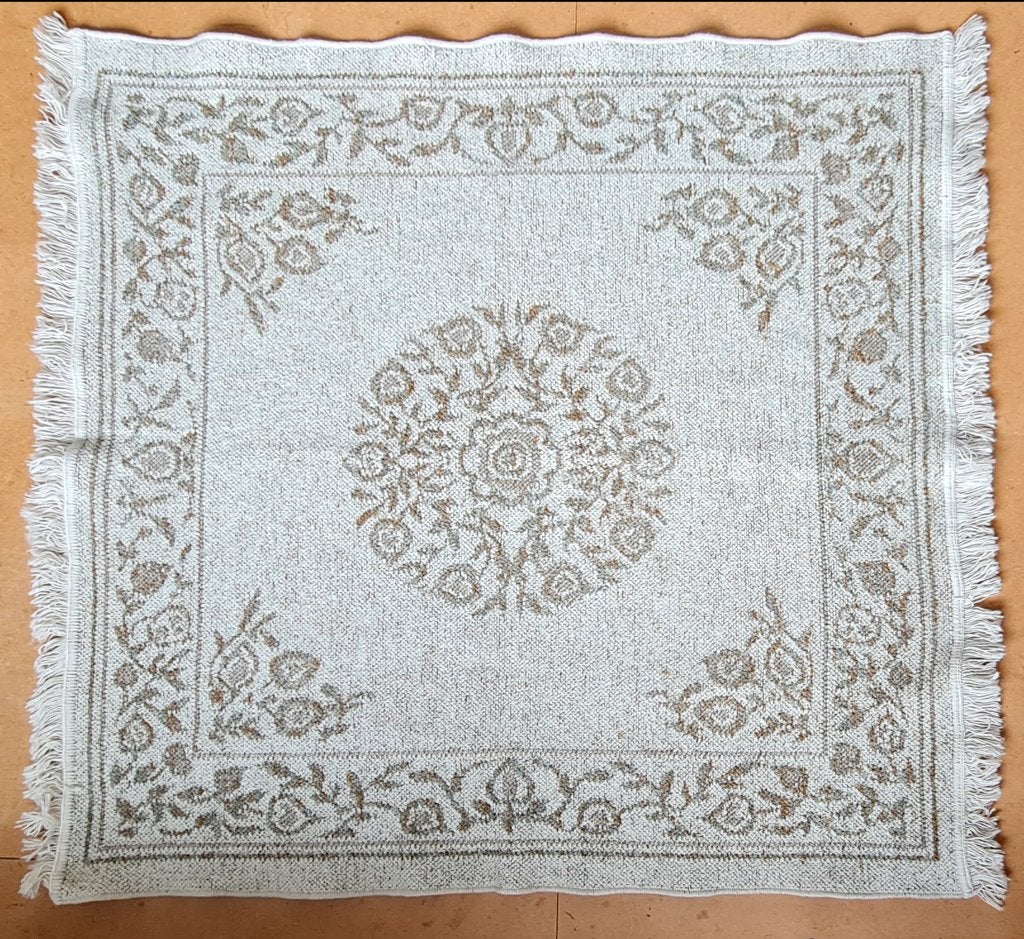 vintage tafelkleed (vloerkleed), Huis en Inrichting, Jaren '70, Ophalen of Verzenden, Zo goed als nieuw, Beige