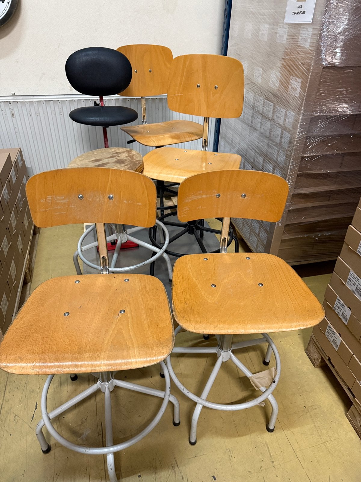 Magazijn Productie stoelen, Ophalen