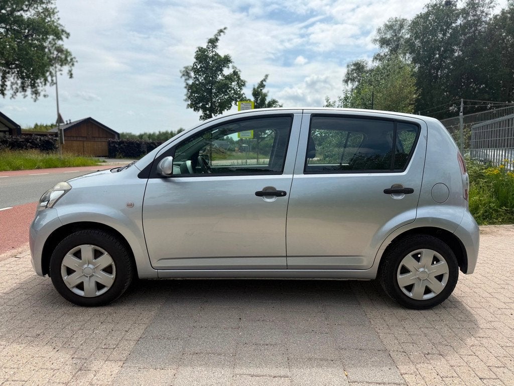 Daihatsu Sirion 2 1.3-16V Comfort Elekpakket Laag km NAP, Voorwielaandrijving, Gebruikt, 31 €/maand, 4 cilinders