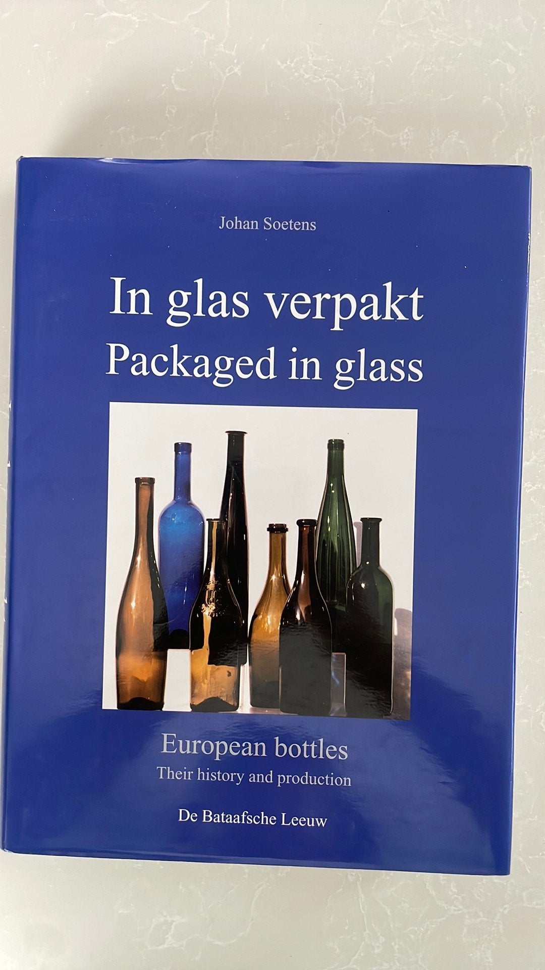 Designboek: J. Soetens “In glas verpakt”= Packaged in glass, Ophalen of Verzenden, Zo goed als nieuw, Overige onderwerpen, J. Soetens