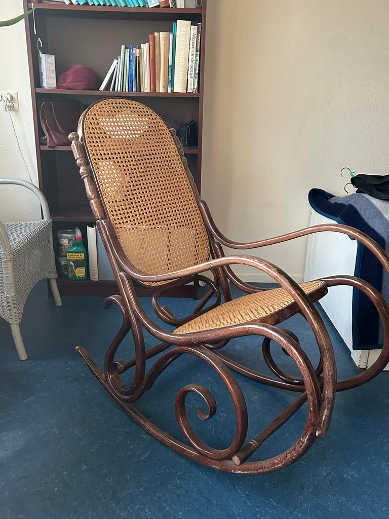 Thonet schommelstoel met webbing in zeer goede staat, Ophalen