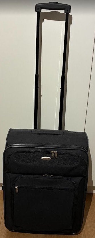 Koffer, klein, zwart, 2 wielen, uitschuifbare handgreep, Ophalen, Overige materialen, Gebruikt, 50 tot 60 cm