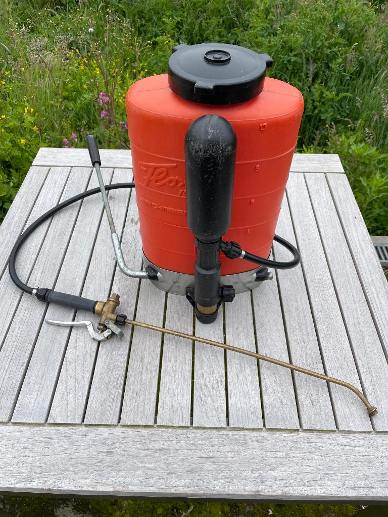 Rugspuit Birchmeier Flox 10 liter met sproeischerm, Ophalen of Verzenden, Gebruikt, Onkruidbestrijding