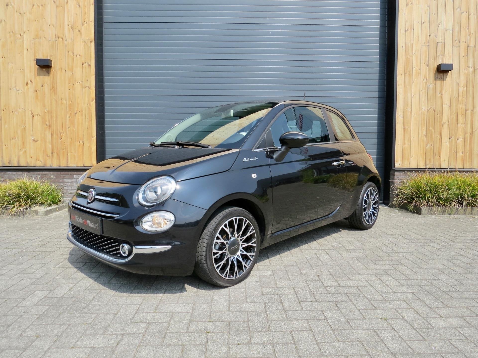 Fiat 500 1.0 Hybrid Dolcevita *Big navi *Carplay *Climate, Auto's, Voorwielaandrijving, Gebruikt, 4 stoelen, Leder en Stof