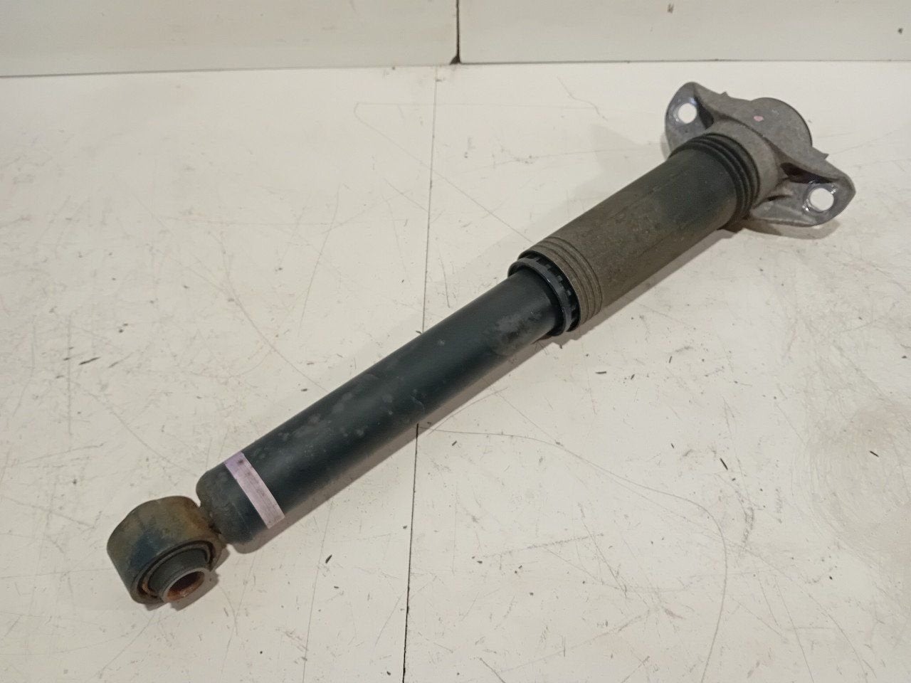 Schokbreker links achter Lexus ES, Onderdelen@venauto.nl, Van der Ven Autorecycling B.V., Gebruikt, Ettenseweg 76, 4706 PB Roosendaal, The Netherlands