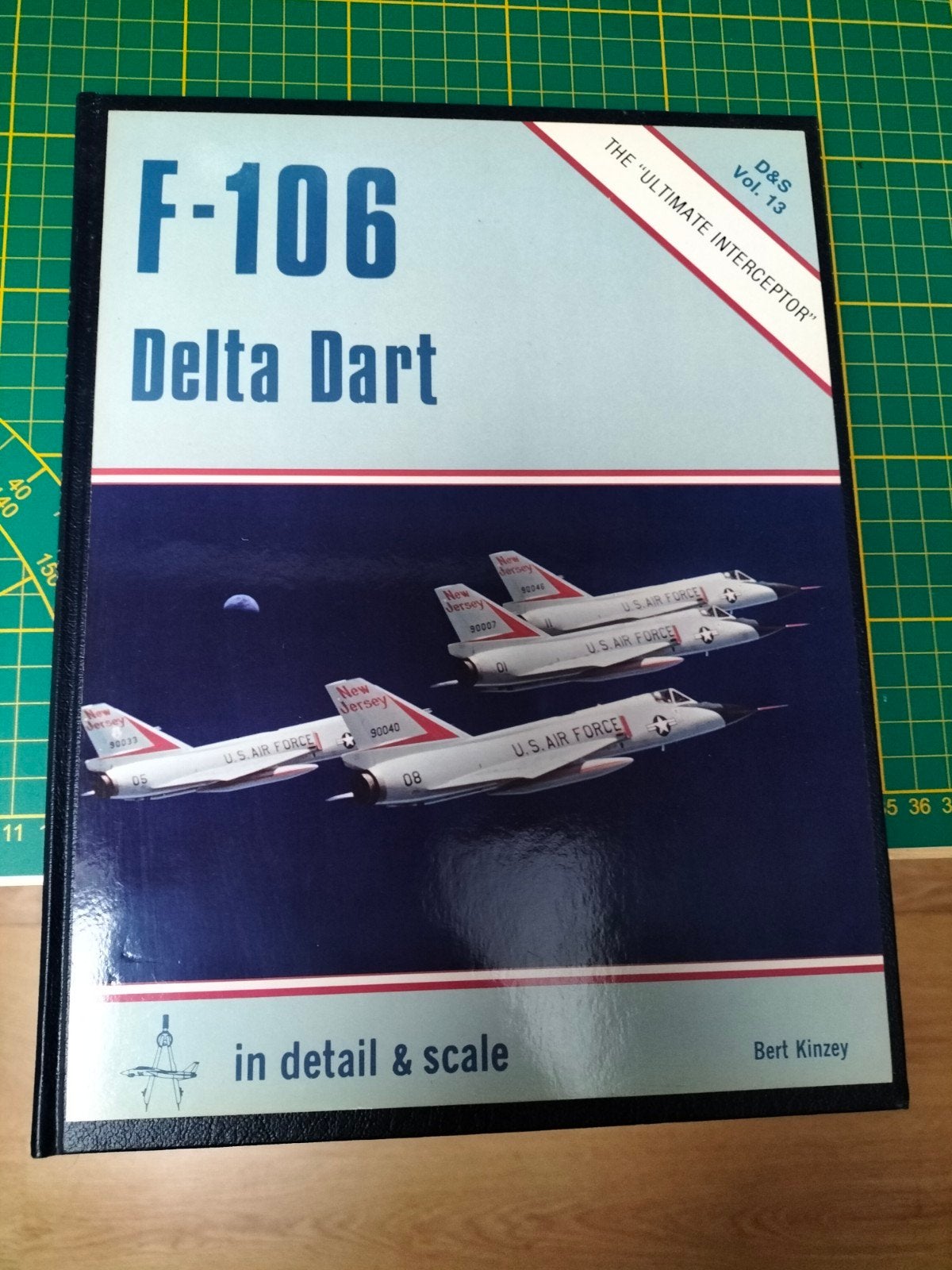 Boek F-106 delta dart, Ophalen of Verzenden, Zo goed als nieuw, Boek of Tijdschrift