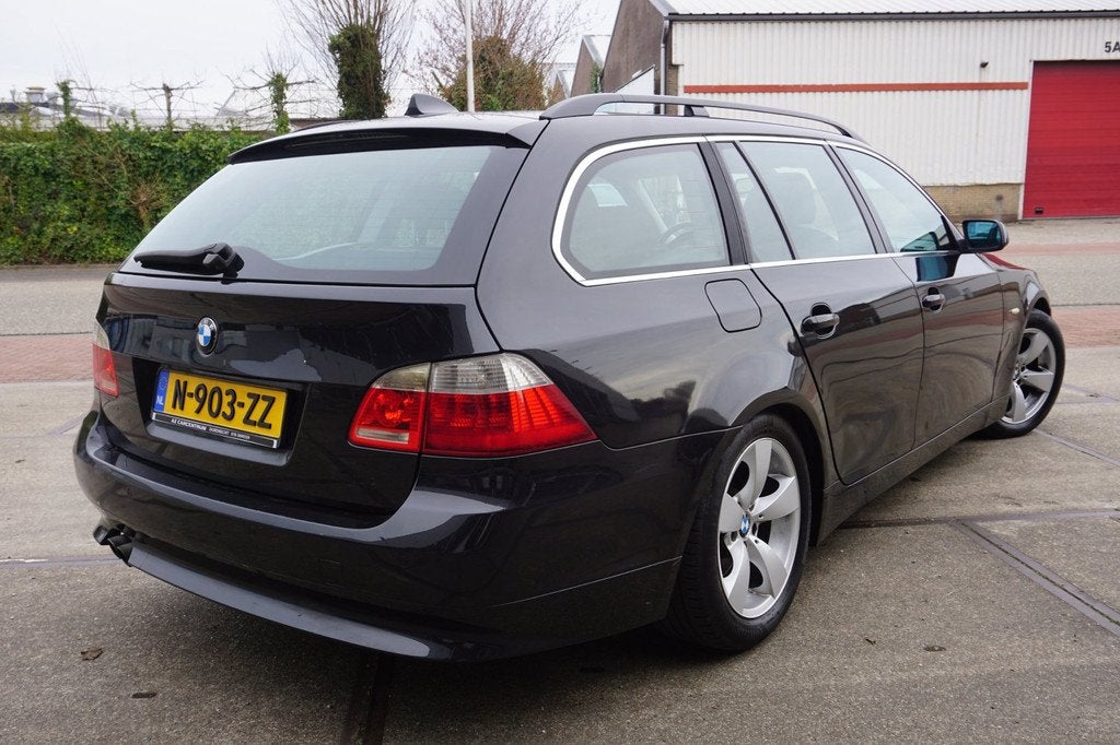 BMW 5-serie Touring 525i, Auto's, BMW, Automaat, Achterwielaandrijving, Gebruikt, Zwart