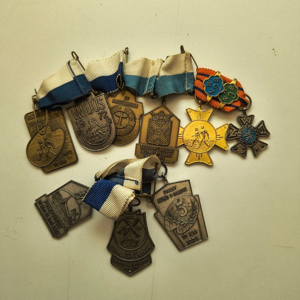 Verzameling van diverse oude medailles, Ophalen of Verzenden, Overige materialen