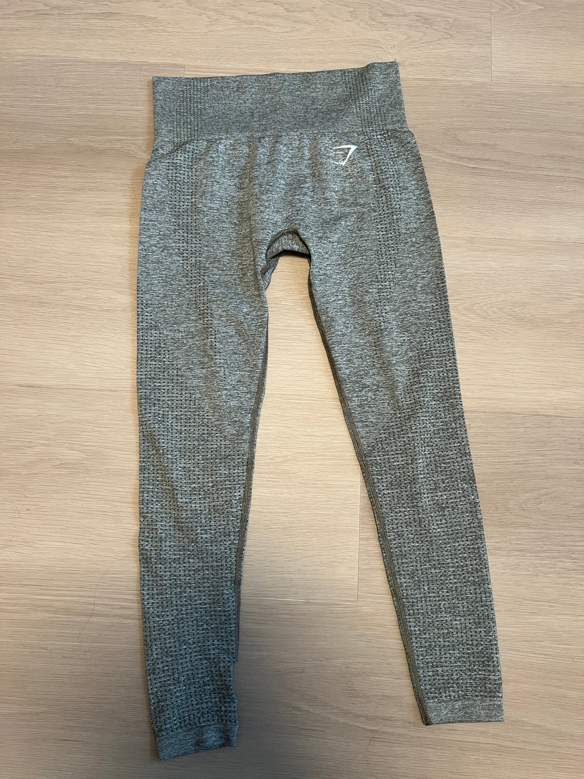 Nieuwe Gymshark Vital Seamless leggings - S - Khaki, Nieuw, Ophalen of Verzenden, Fitness of Aerobics, Maat 36 (S)