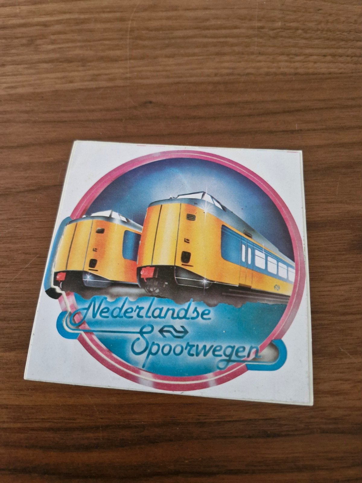 902 NS Sticker 11x11 cm - Nederlandse Spoorwegen, Verzamelen, Ophalen of Verzenden, Gebruikt, Trein, Overige typen