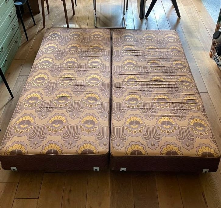 2x Matras op pootjes met Retro Bloemenprint, Gebruikt, Eenpersoons, Ophalen of Verzenden, 80 cm