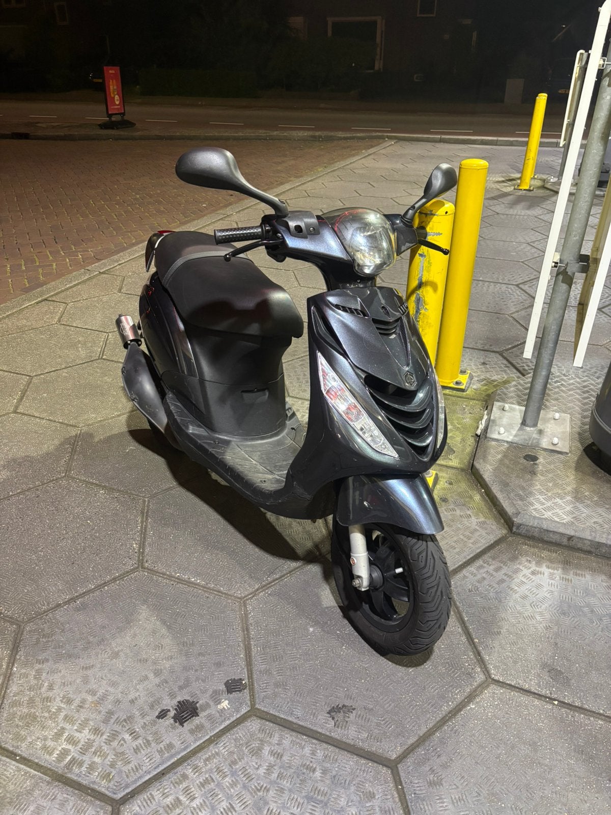 piaggio zip 2 takt, Ophalen, Zo goed als nieuw, Benzine, Zip