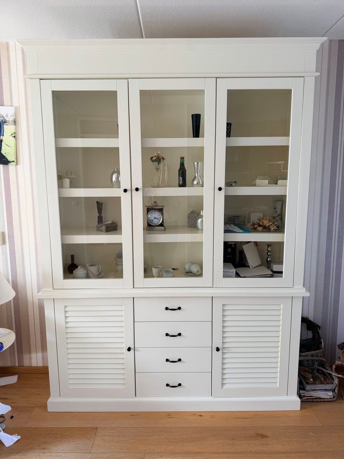 Witte vitrinekast met lades en deuren - 170 cm breed, Huis en Inrichting, Ophalen, 150 tot 200 cm, Met lade(s)
