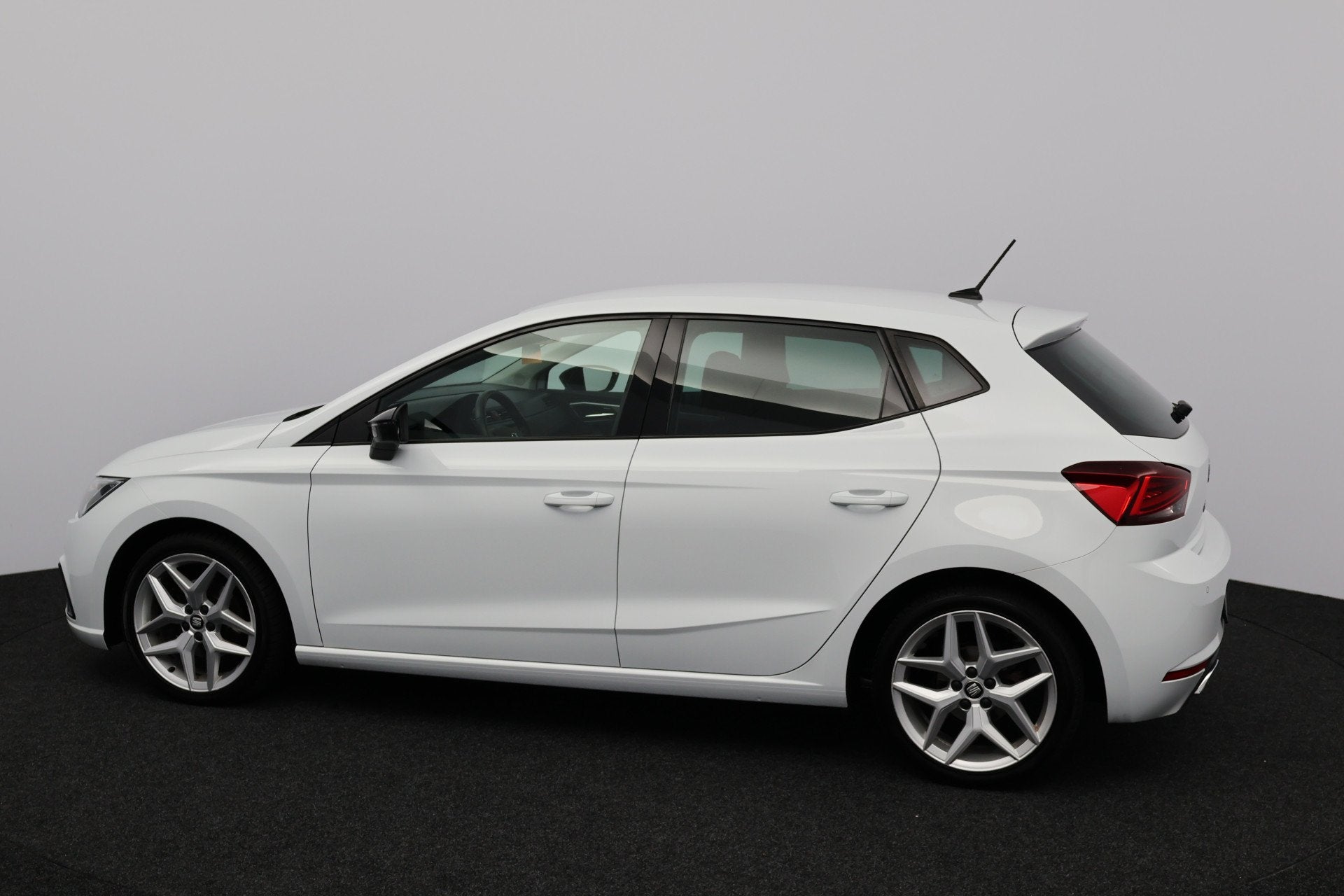 SEAT Ibiza 1.0 TSI FR Business Intense/ Camera/ Beats/ 18'', Auto's, Stof, Gebruikt, 580 kg, 1072 kg