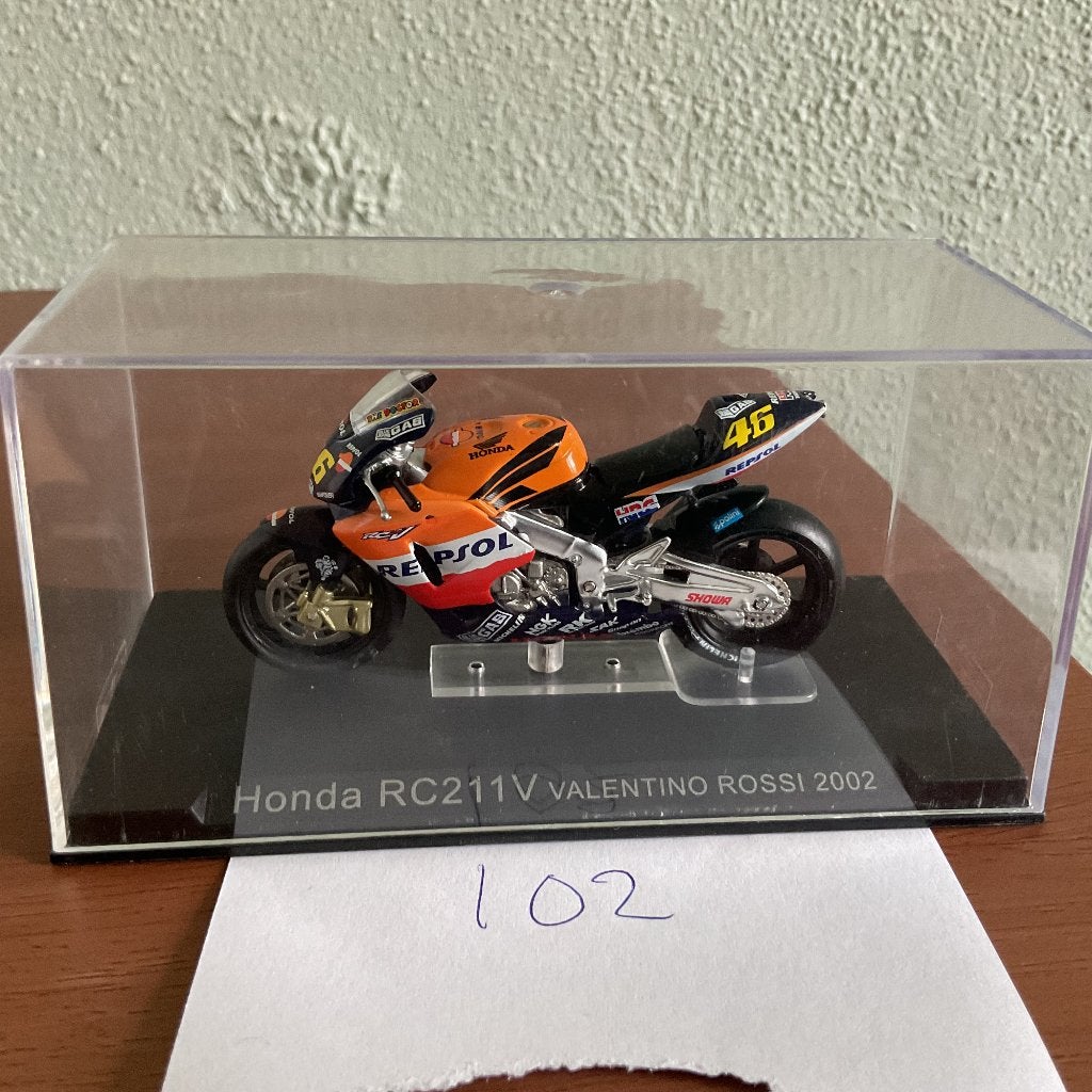 Honda RC211V, Valentino Rossi, 2002 (102), Ophalen of Verzenden, Zo goed als nieuw