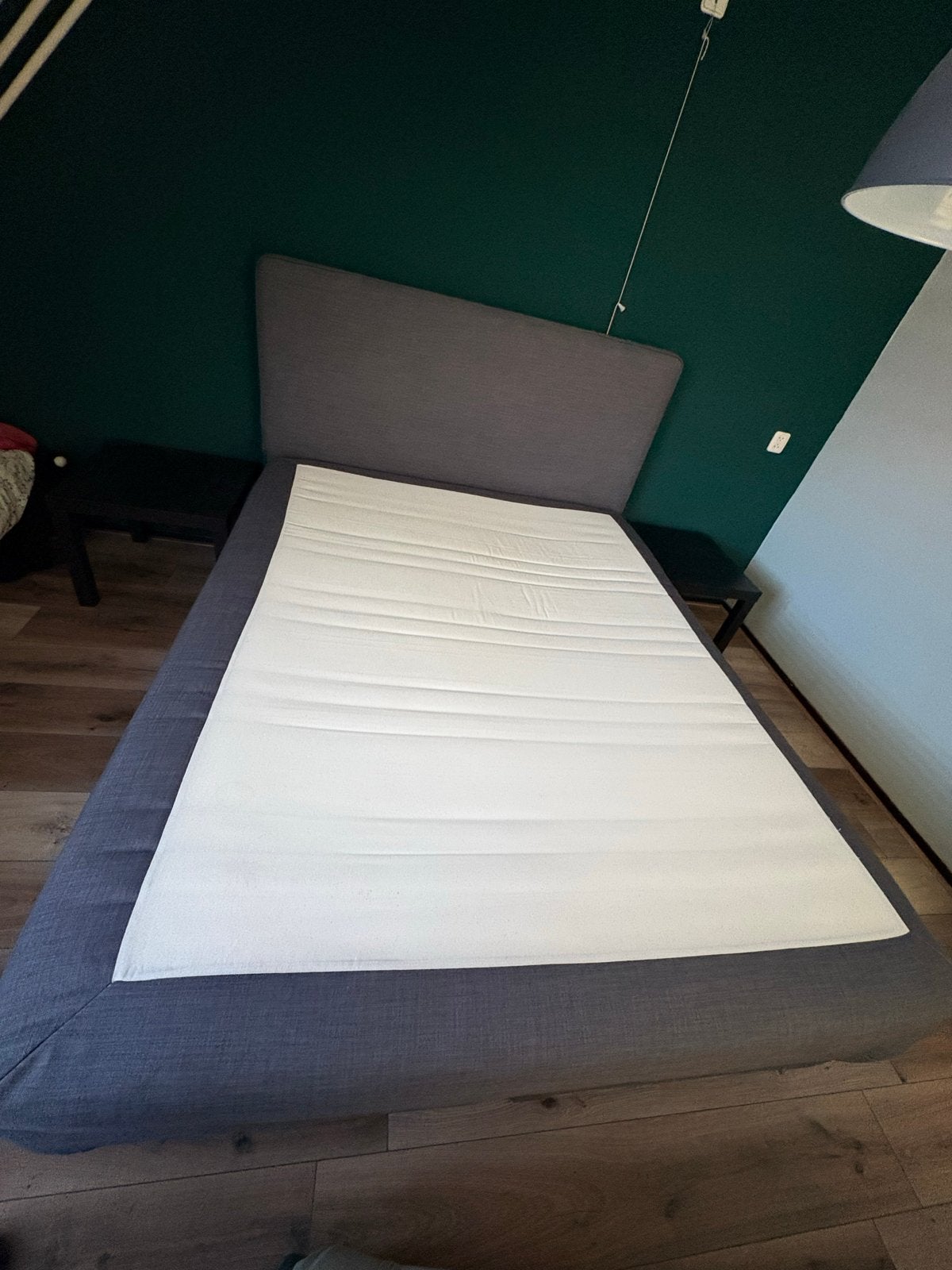 IKEA ARNAVIK, DUNVIK en ESPEVAR bed met 2 LACK tafeltjes, Gebruikt, Tweepersoons, Ophalen of Verzenden, 200 cm