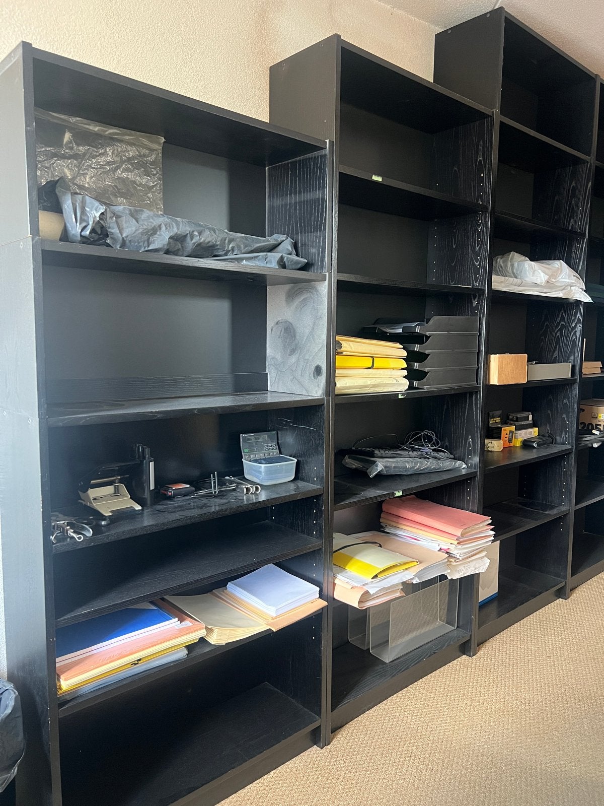 Zwarte Boekenkast met Verstelbare Planken - Gebruikt, Huis en Inrichting, Met plank(en), Gebruikt, 200 cm of meer, 25 tot 50 cm