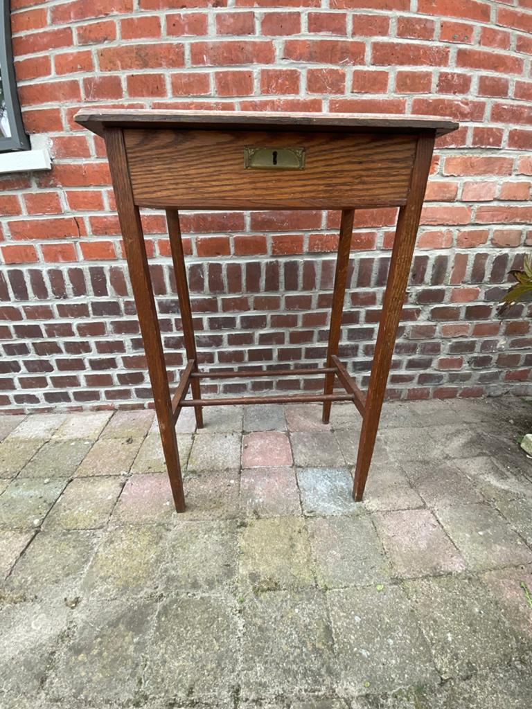 Oud naaitafeltje, Antiek en Kunst, Ophalen of Verzenden