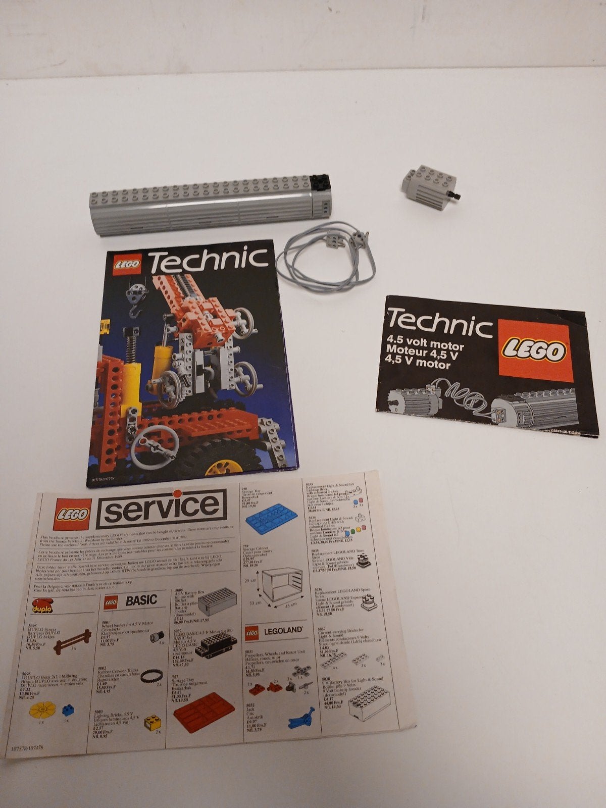 lego technic motor en afstandsbediening 4,5 bolt met kabel, Kinderen en Baby's, Speelgoed | Duplo en Lego, Ophalen of Verzenden