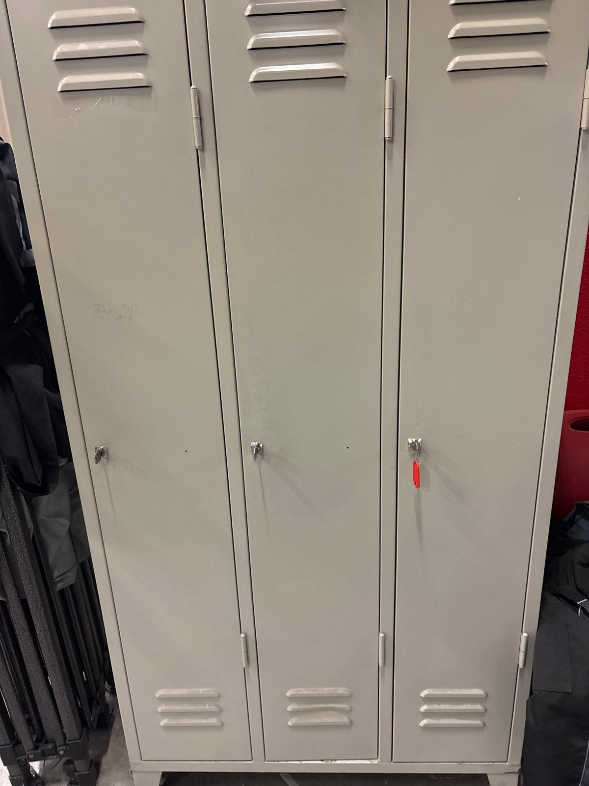 2 x Metalen locker met 3 deuren - Grijs en groen, Ophalen, Gebruikt