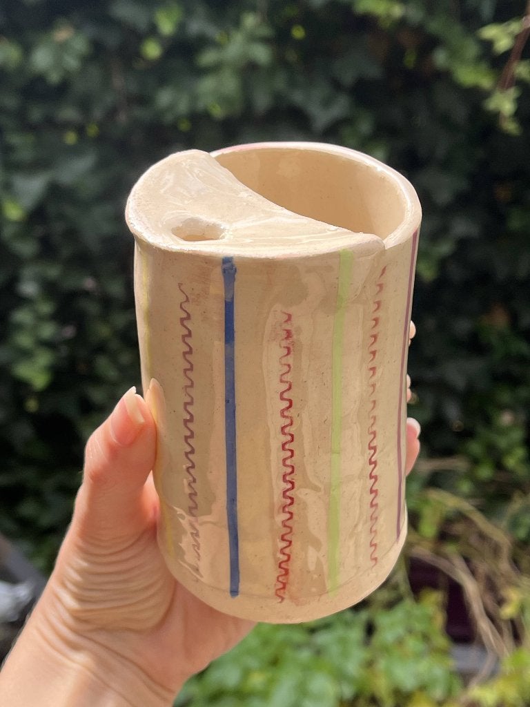 to go mok, met gekleurde streepjes. Handgemaakt keramiek, Overige merken, Keramiek, Nieuw, Ophalen of Verzenden