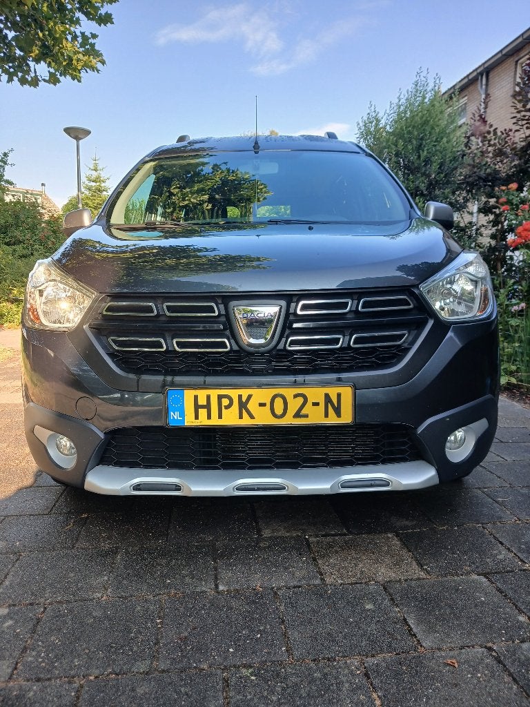 Dacia Dokker 1.6 75KW 2019 Zwart, Auto's, Voorwielaandrijving, Stof, 4 cilinders, 102 pk