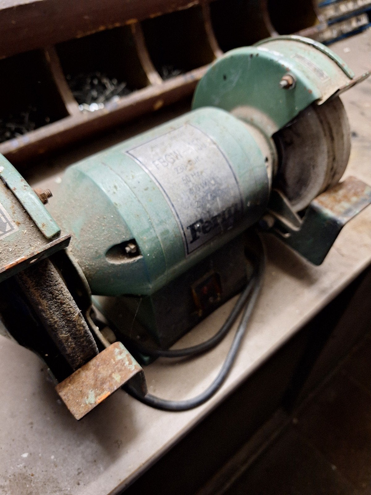 Ferm Werksbankslijpmachine - Gebruikt, Doe-het-zelf en Verbouw, Ophalen, Gebruikt, Minder dan 700 watt, Werkbankslijpmachine