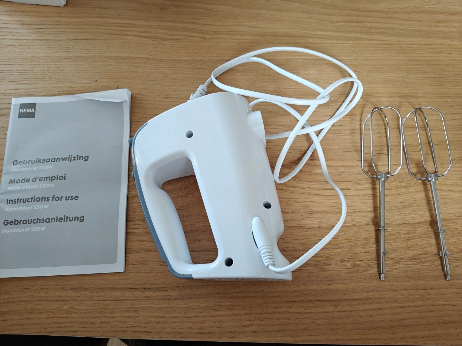 Hema Handmixer 250W met 6 snelheden en turbofunctie, 3 snelheden of meer, Ophalen of Verzenden, Zo goed als nieuw, Vaatwasserbestendig