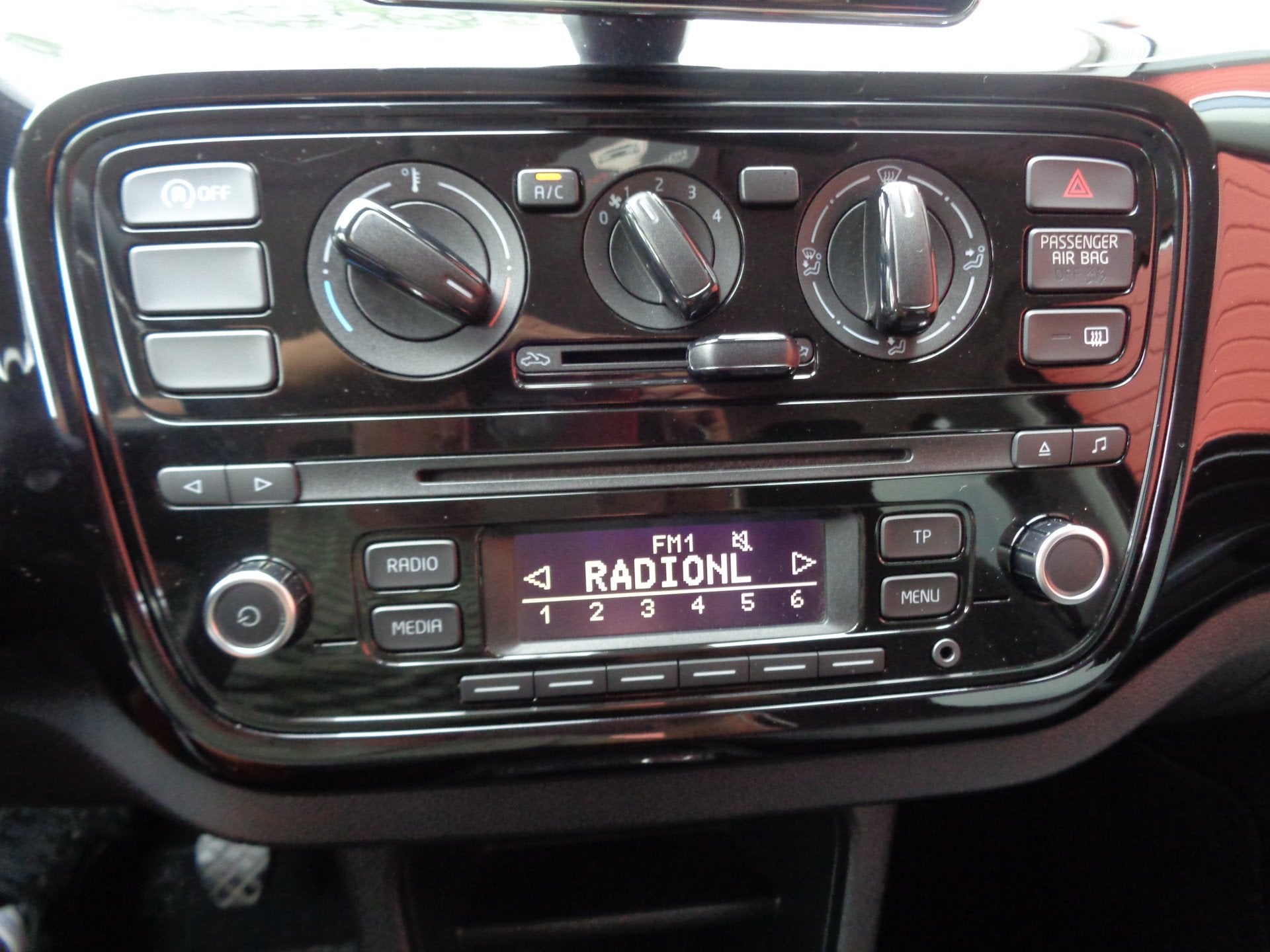Volkswagen up! 1.0 move up! BlueMotion Airco Cruise Navi 5DR, Voorwielaandrijving, Start-stop-systeem, Gebruikt, 840 kg