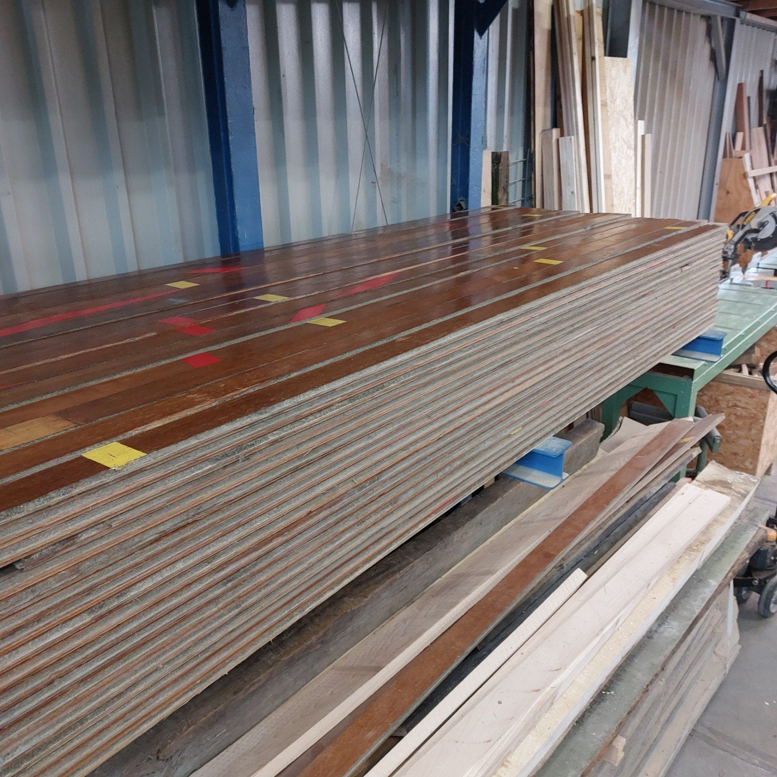 partijtje van 22m2 vintage gymzaalvloer, Gebruikt, Vloerdelen of -planken, 10 m² of meer, Hout