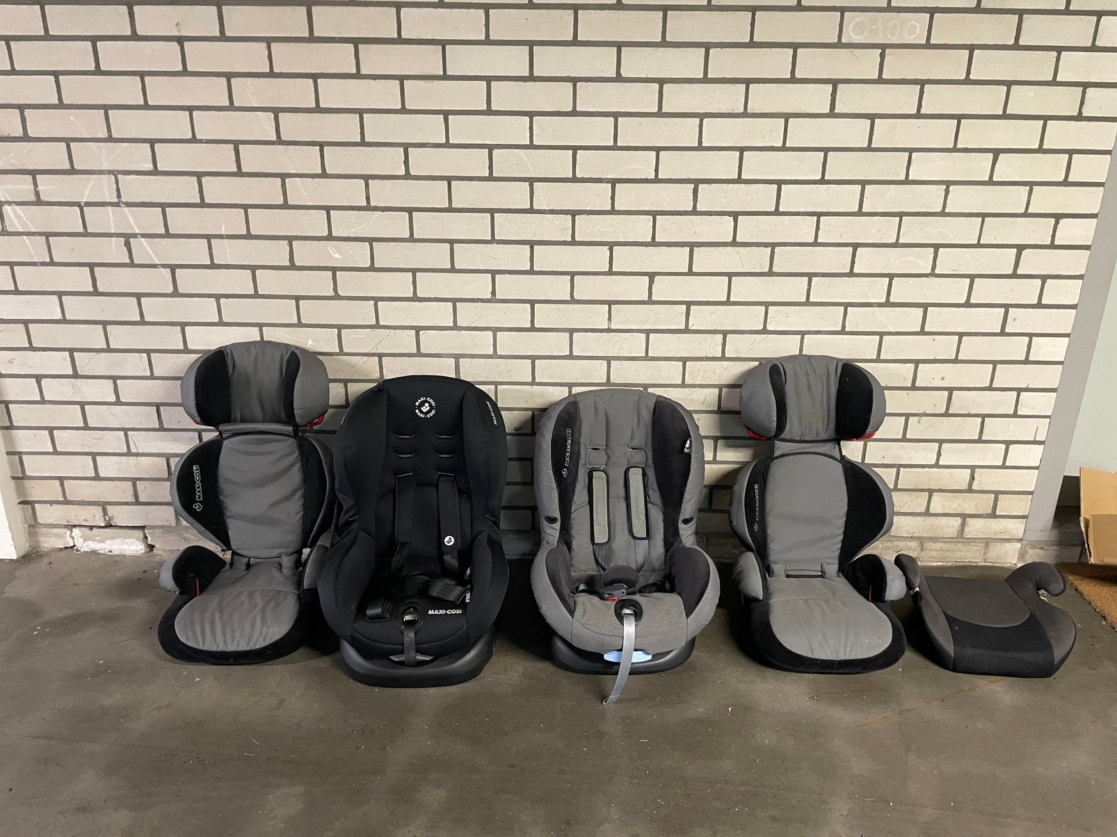 2x Maxicosi meegroeiset + zitverhoger (ideaal voor tweeling), Kinderen en Baby's, Autostoeltjes, Ophalen, Verstelbare rugleuning